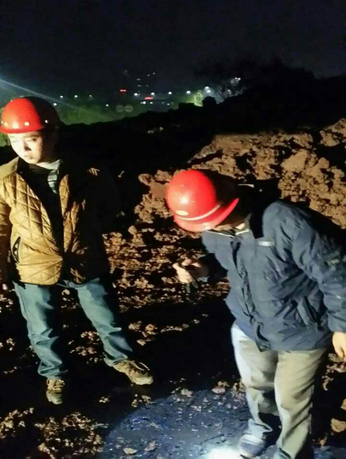 奮戰(zhàn)不分晝夜  搶險保障供水