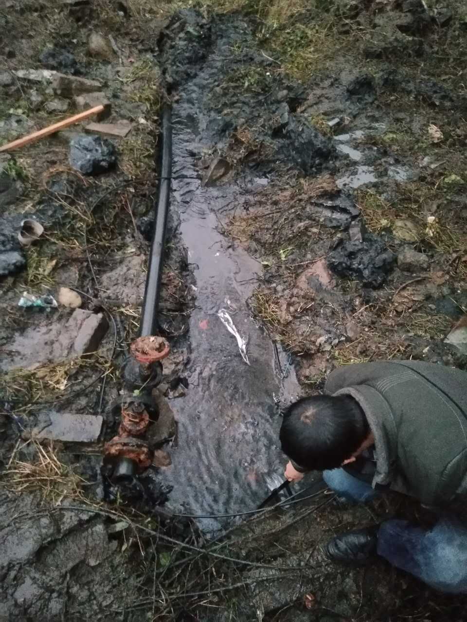 快速搶險保供水 展現(xiàn)軍民魚水情