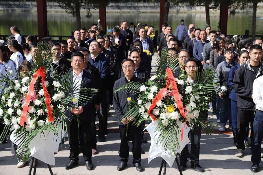 公服集團清源水務(wù)公司組織開展“緬懷革命先烈，祭奠不朽英魂”清明祭掃主題活動